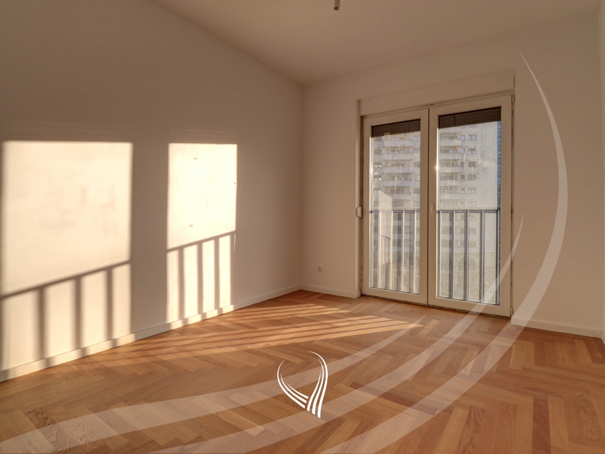 Banesë me 2 dhoma gjumi në shitje në lagjen Tophane – ENG Invest2