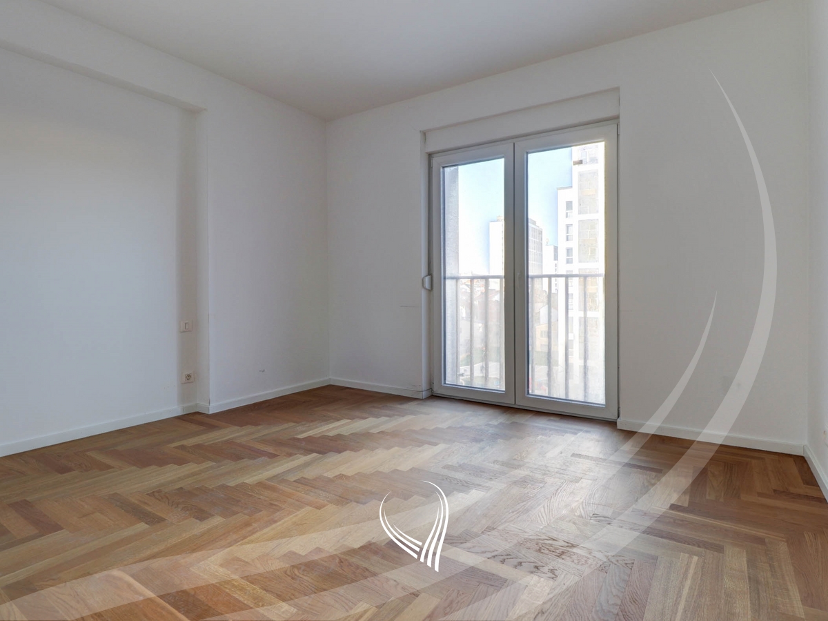 Banesë me 2 dhoma gjumi në shitje në lagjen Tophane – ENG Invest3