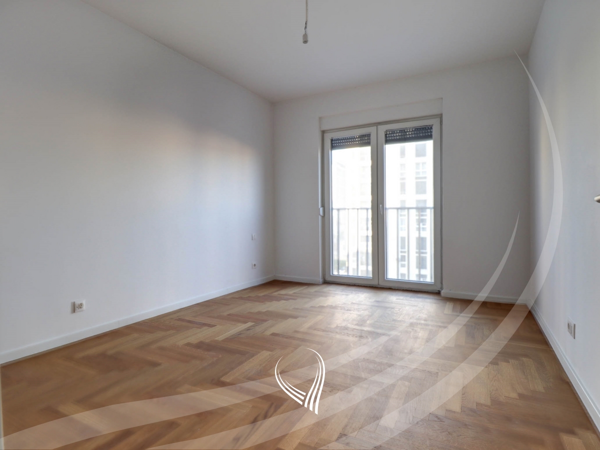 3-bedroom apartment for sale in the Tophane neighborhood – ENG Invest4