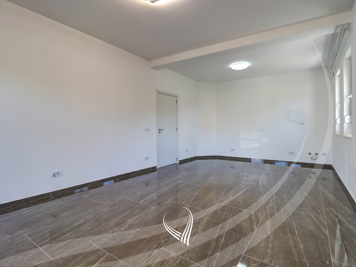 Shtëpi me 3 dhoma gjumi me qira në lagjen Sofalia2