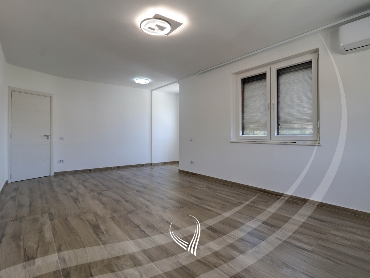 Shtëpi me 3 dhoma gjumi me qira në lagjen Sofalia6