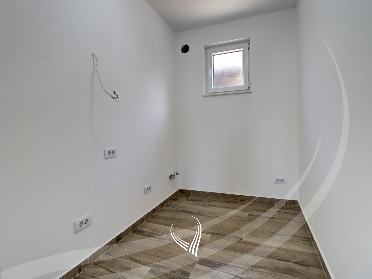 Shtëpi me 3 dhoma gjumi me qira në lagjen Sofalia8