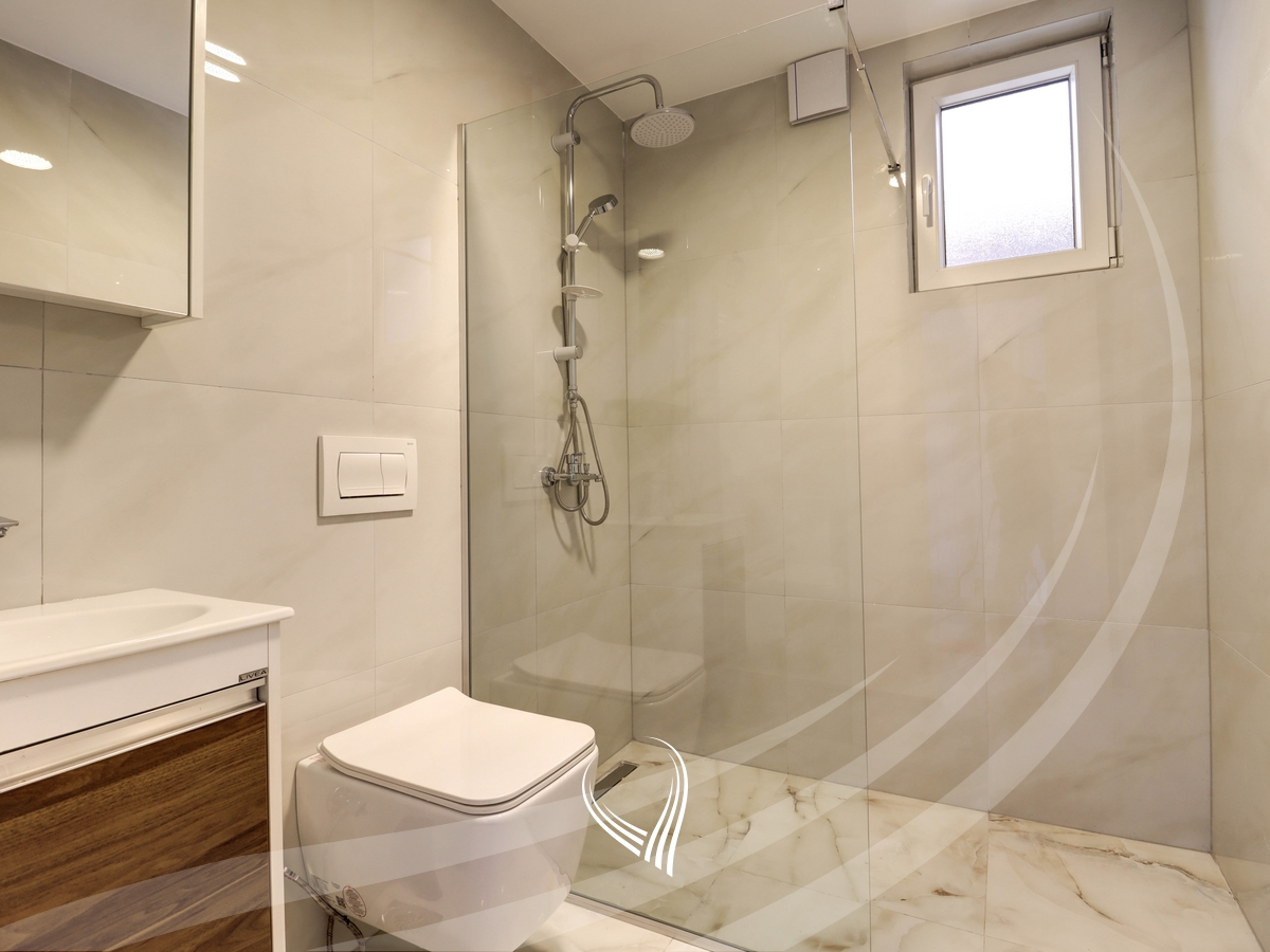 Shtëpi me 3 dhoma gjumi me qira në lagjen Sofalia11