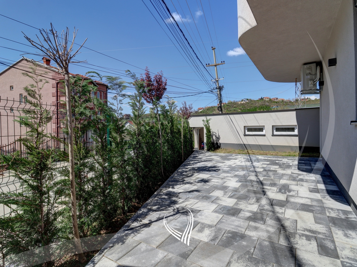 Shtëpi me 3 dhoma gjumi me qira në lagjen Sofalia13