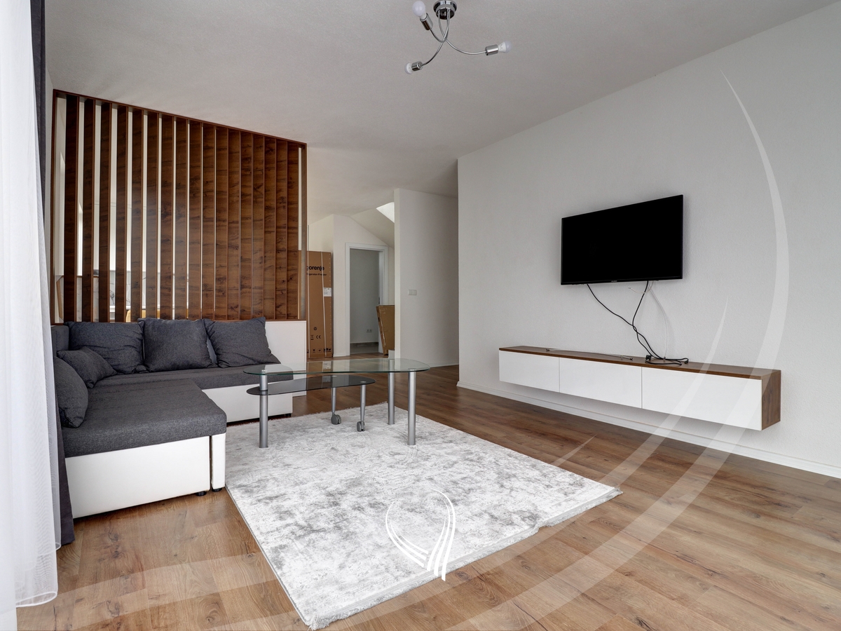 Shtëpi me 4 dhoma gjumi me qira në lagjen Sofalia0