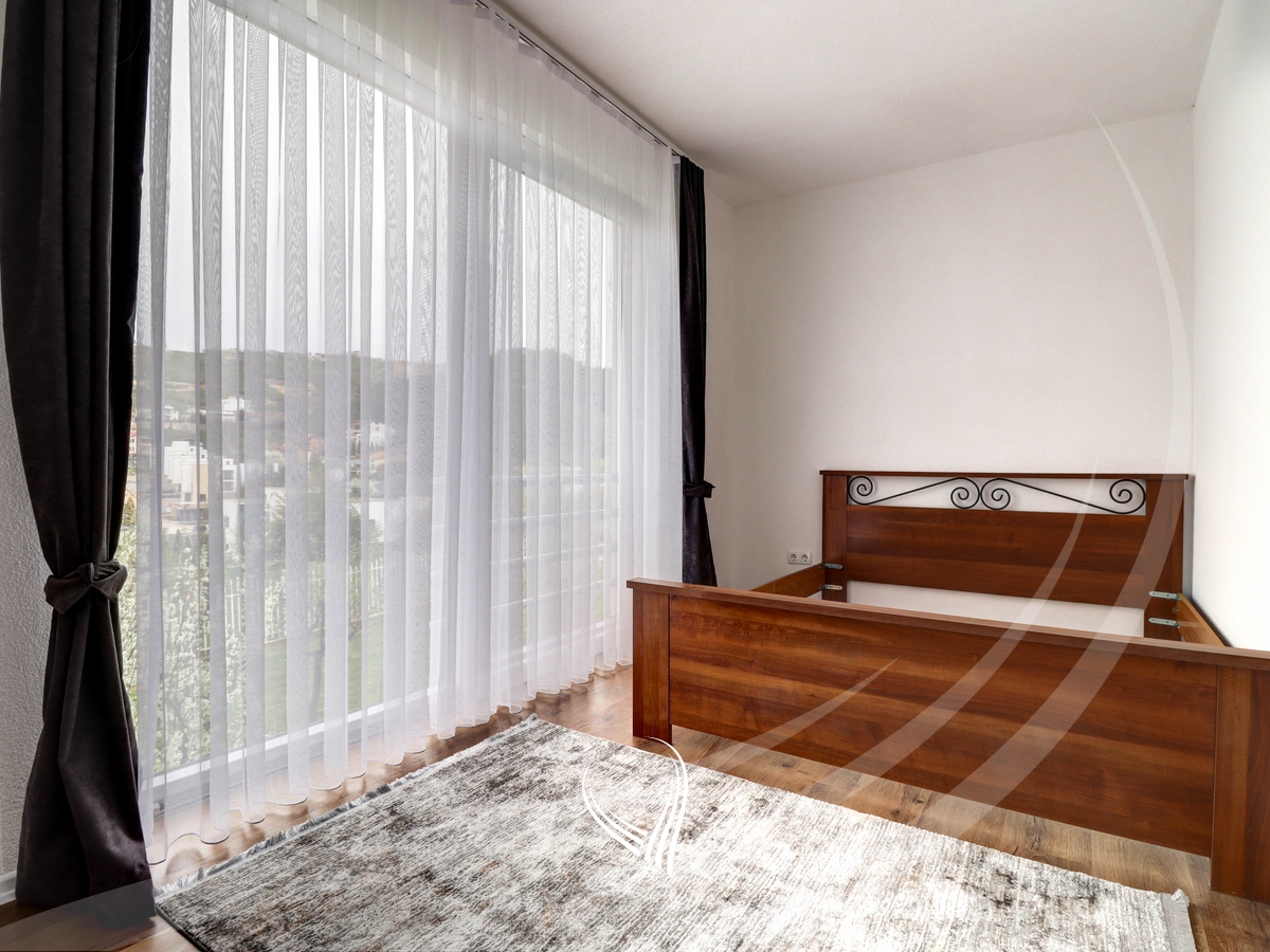 Shtëpi me 4 dhoma gjumi me qira në lagjen Sofalia3