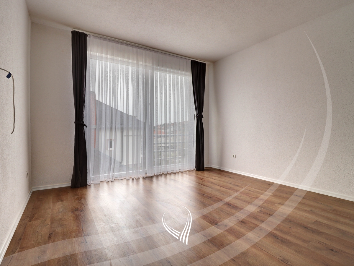 Shtëpi me 4 dhoma gjumi me qira në lagjen Sofalia6