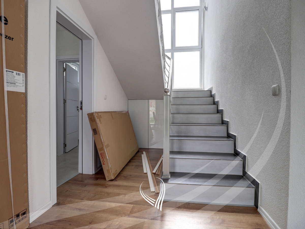 Shtëpi me 4 dhoma gjumi me qira në lagjen Sofalia7