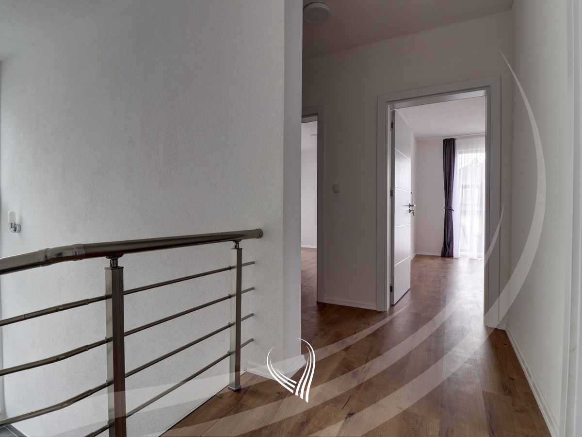 Shtëpi me 4 dhoma gjumi me qira në lagjen Sofalia8