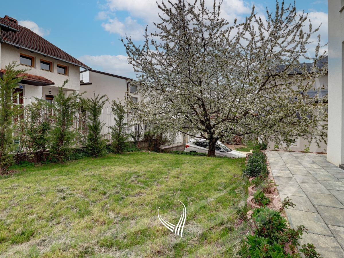 Shtëpi me 4 dhoma gjumi me qira në lagjen Sofalia15