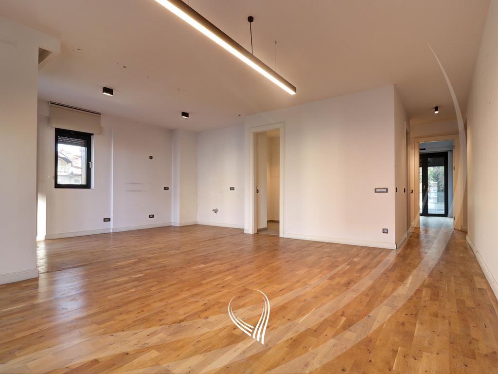 Zyre me 4 dhoma pune me qira në lagjen Aktash2