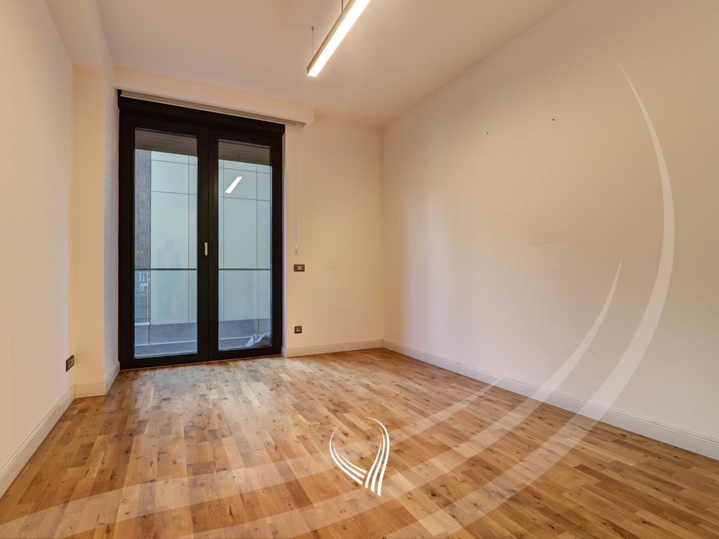 Zyre me 4 dhoma pune me qira në lagjen Aktash3