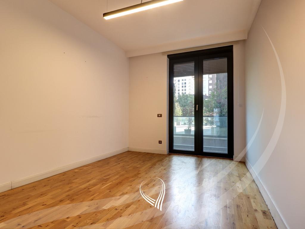 Zyre me 4 dhoma pune me qira në lagjen Aktash5