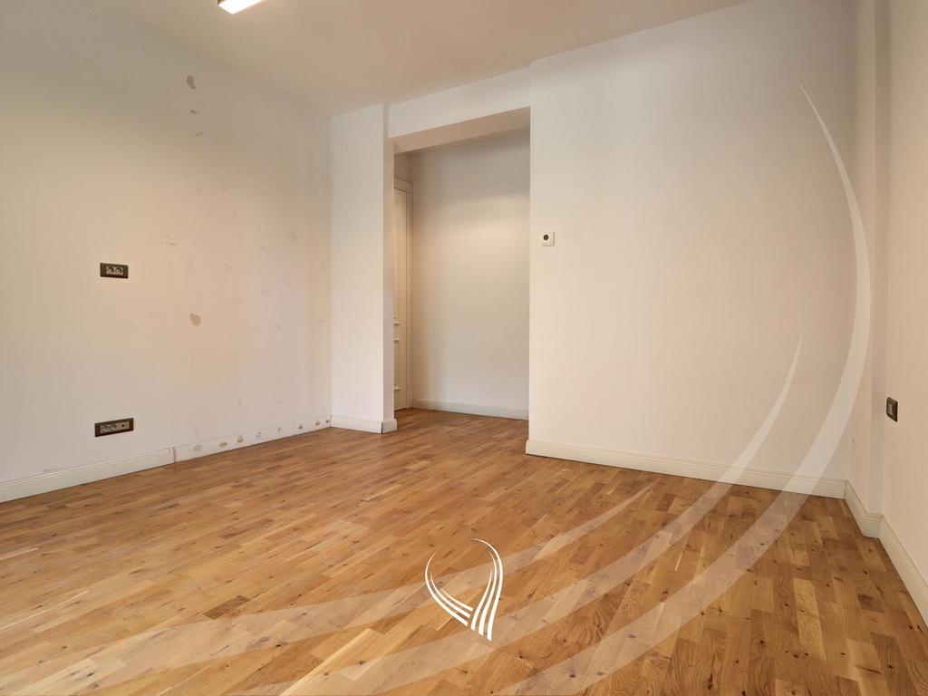 Zyre me 4 dhoma pune me qira në lagjen Aktash9