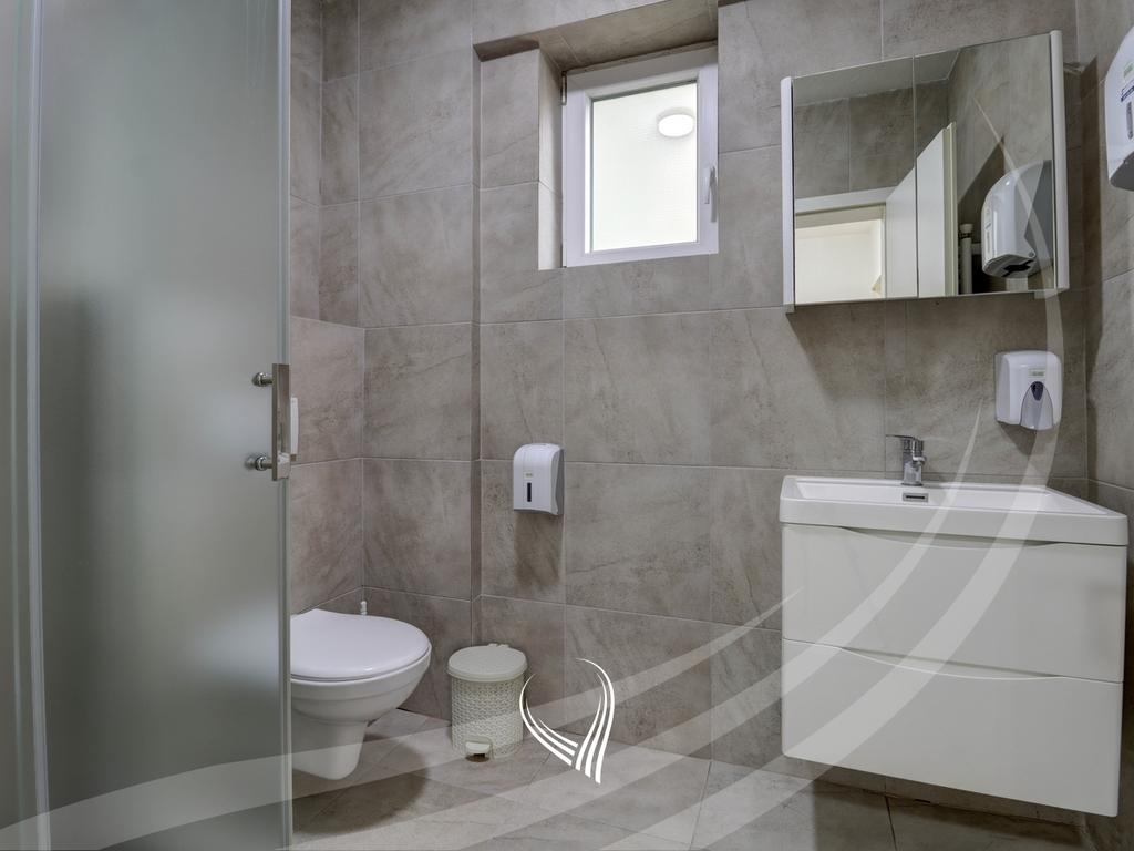 Zyre me 3 dhoma pune me qira në lagjen Arbëria – Dragodan11