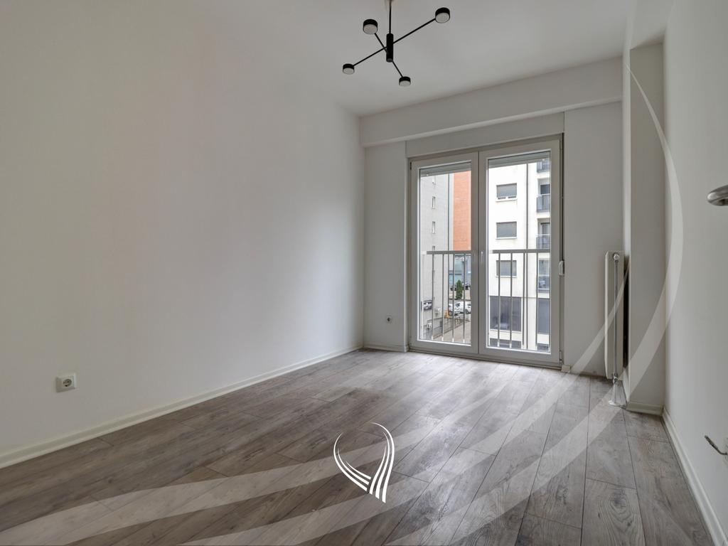 Zyre me 3 dhoma pune me qira në lagjen Mati 1 - Rruga B6