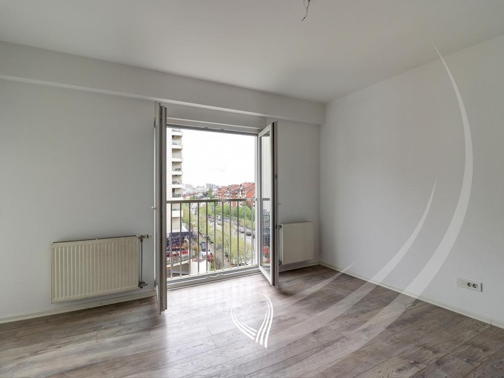 Zyre me 3 dhoma pune me qira në lagjen Mati 1 - Rruga B3