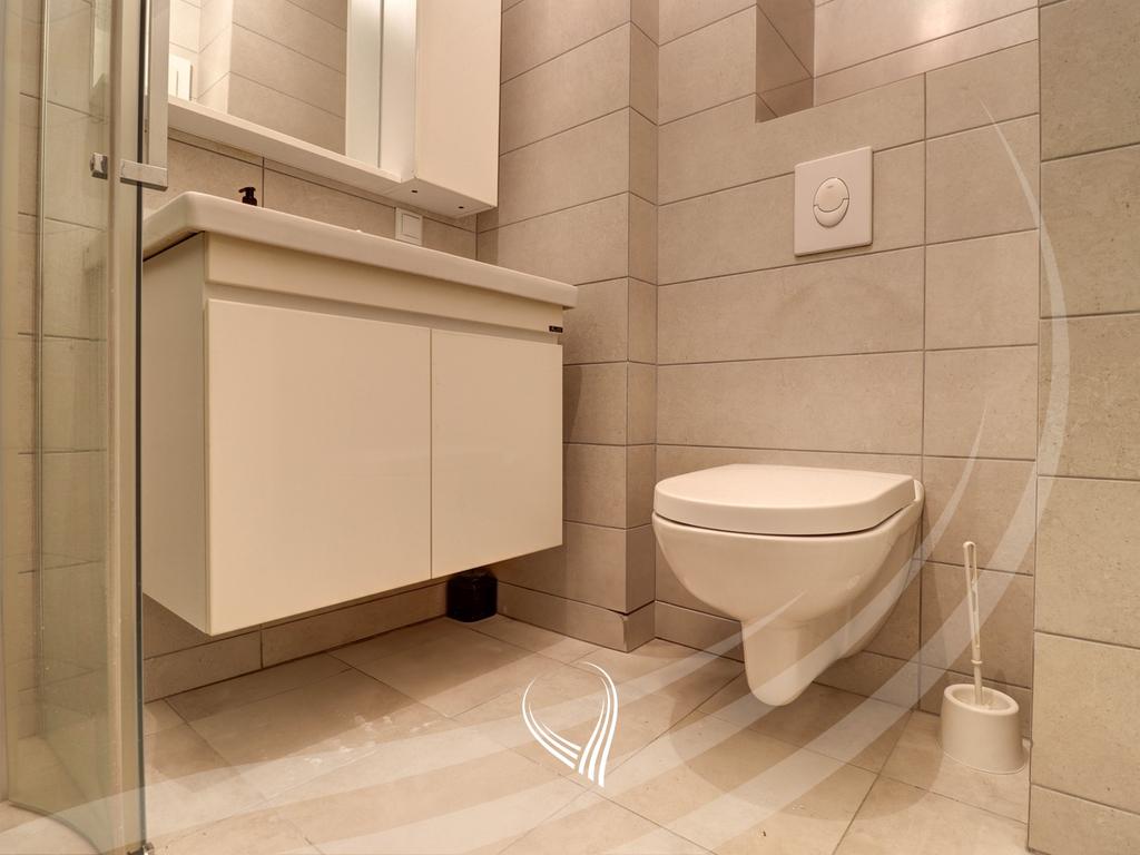 Zyre me 3 dhoma pune me qira në lagjen Mati 1 - Rruga B10