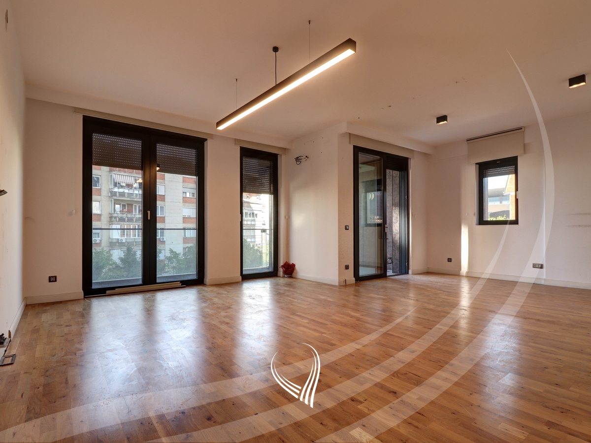 Zyre me 4 dhoma pune me qira në lagjen Aktash0