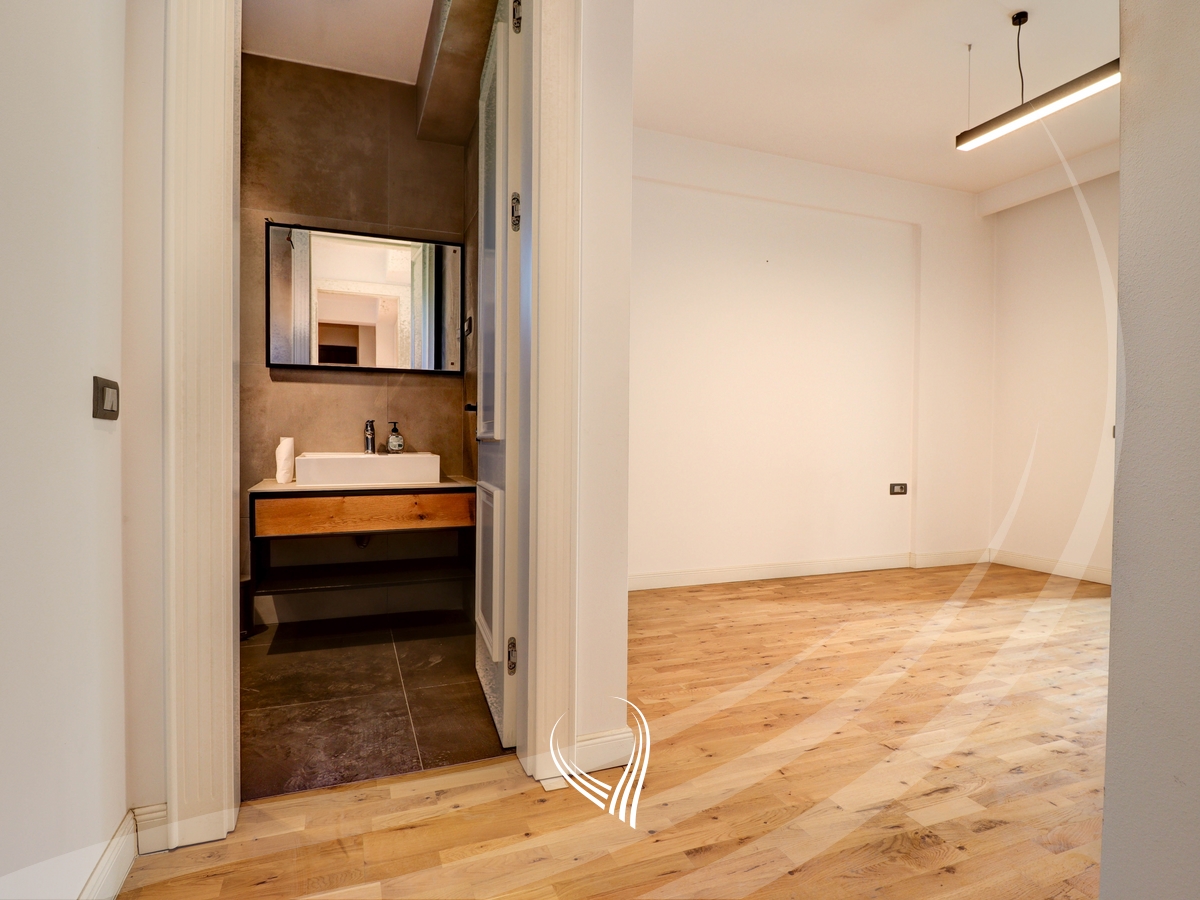 Zyre me 4 dhoma pune me qira në lagjen Aktash7