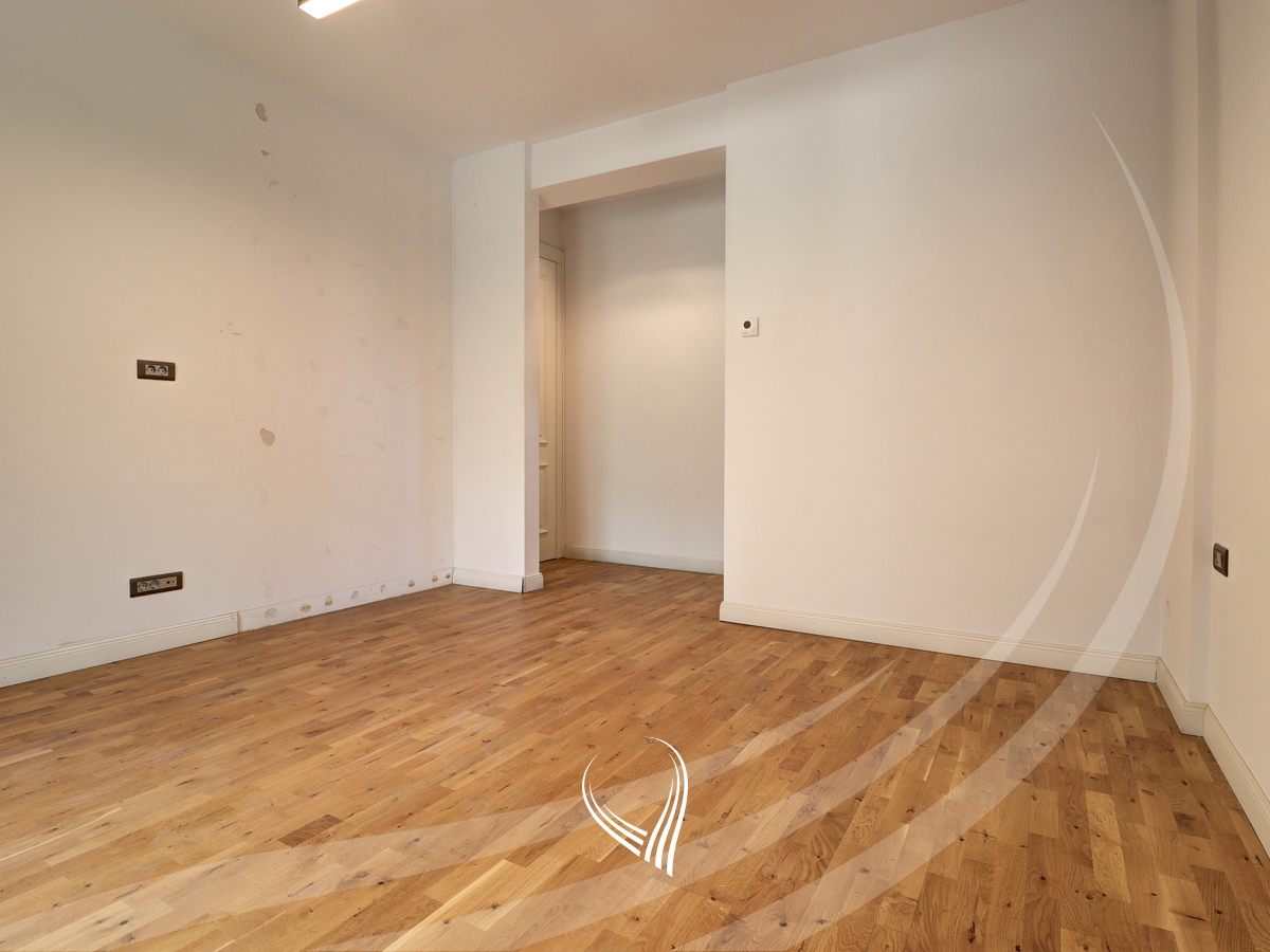 Zyre me 4 dhoma pune me qira në lagjen Aktash9