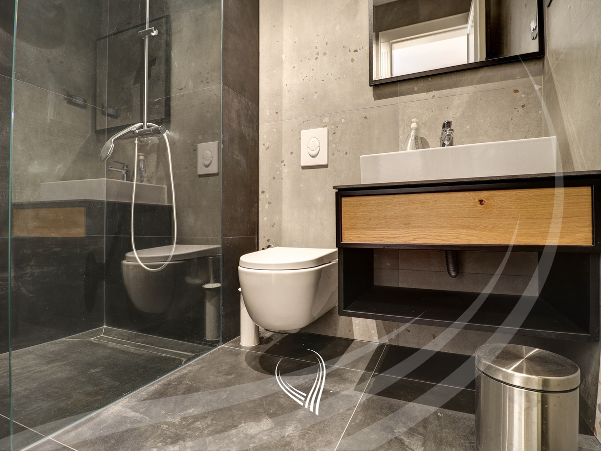 Zyre me 4 dhoma pune me qira në lagjen Aktash15