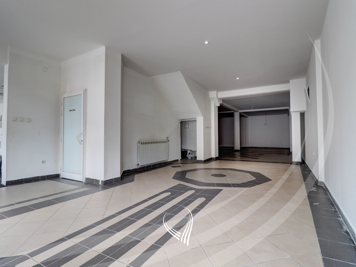 Lokal 320m2 me qira në lagjen Aktash