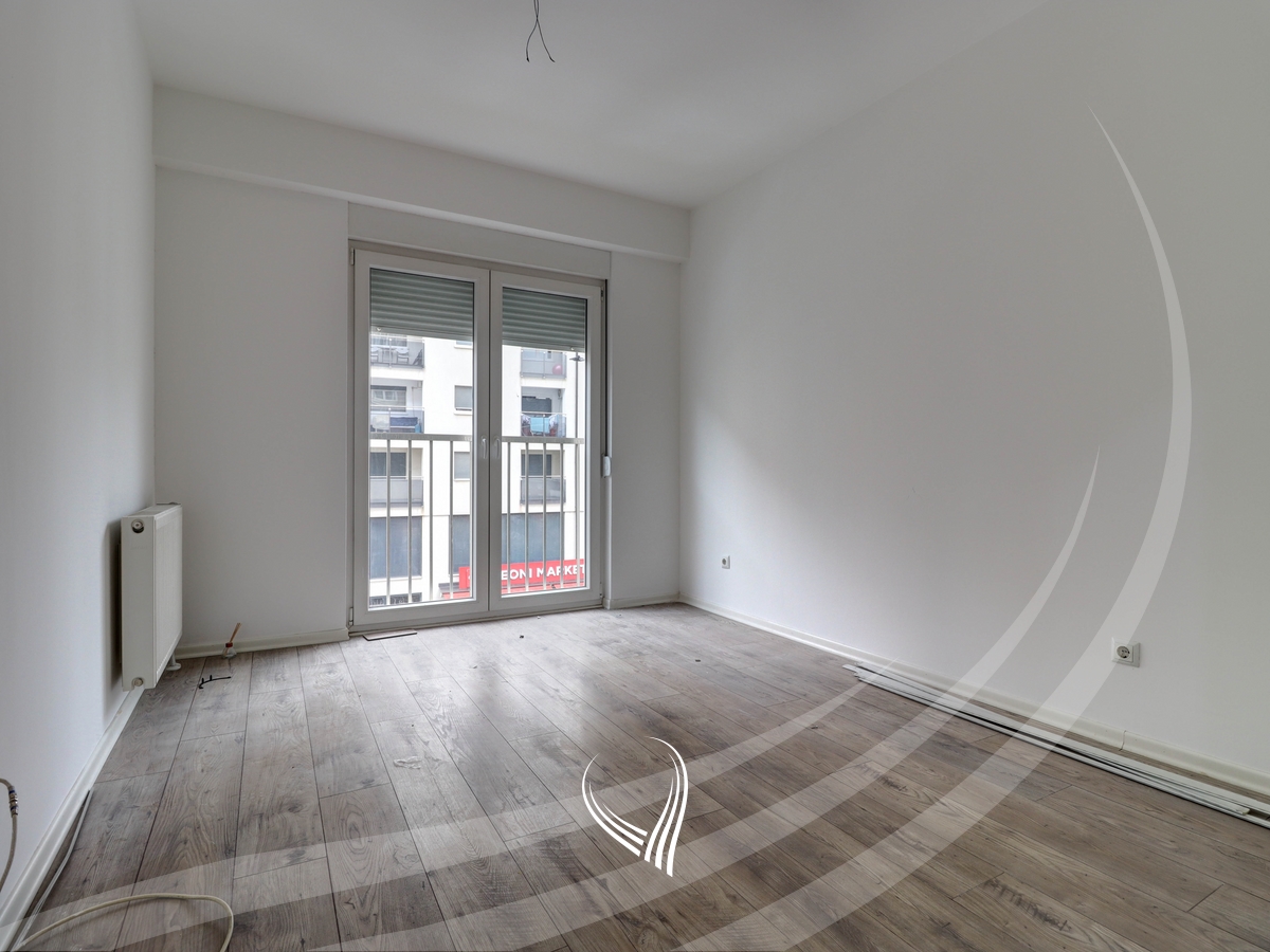 Zyre me 3 dhoma pune me qira në lagjen Mati 1 - Rruga B4