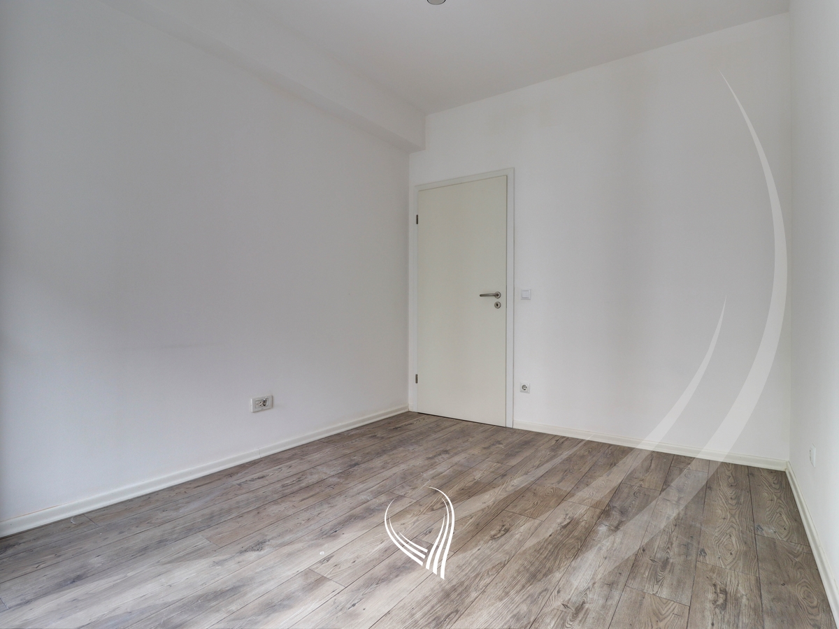 Zyre me 3 dhoma pune me qira në lagjen Mati 1 - Rruga B7