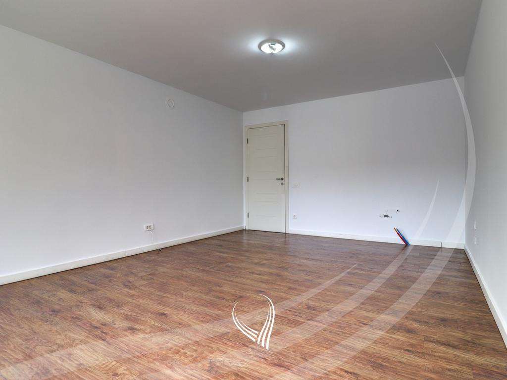 Zyre me 5 dhoma pune me qira në lagjen Pejton10