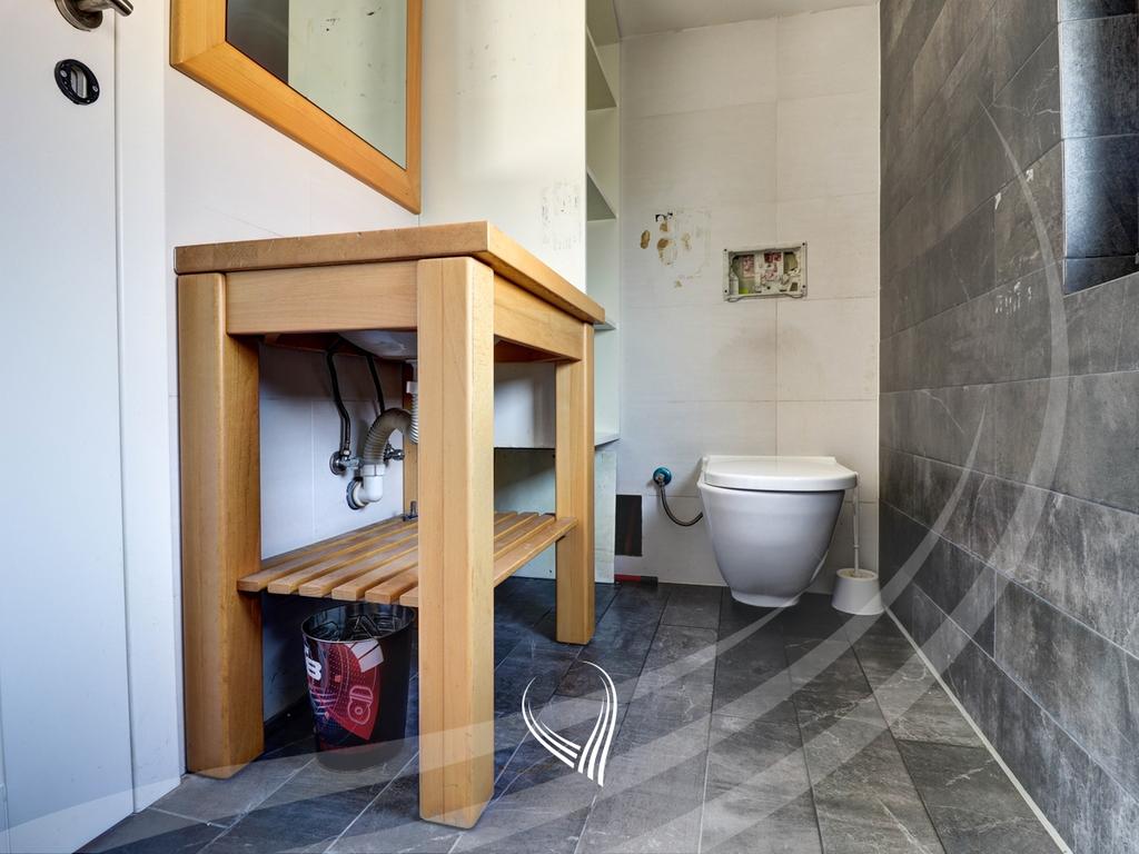 Zyre me 5 dhoma pune me qira në lagjen Pejton23