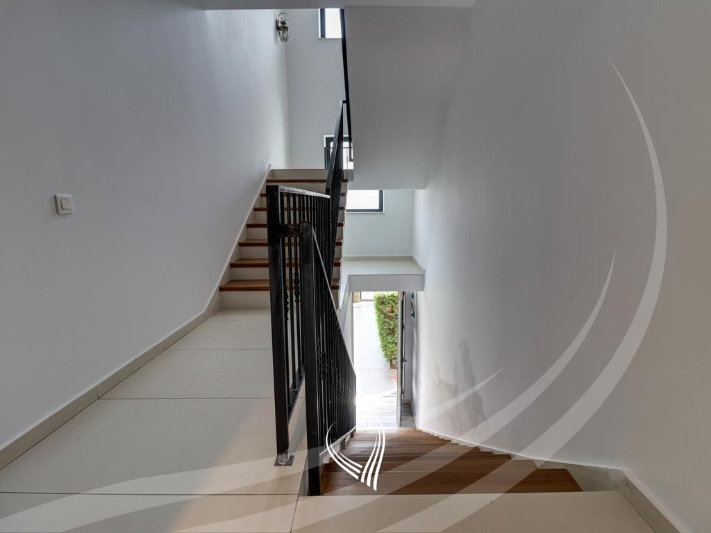 Zyre me 5 dhoma pune me qira në lagjen Pejton26