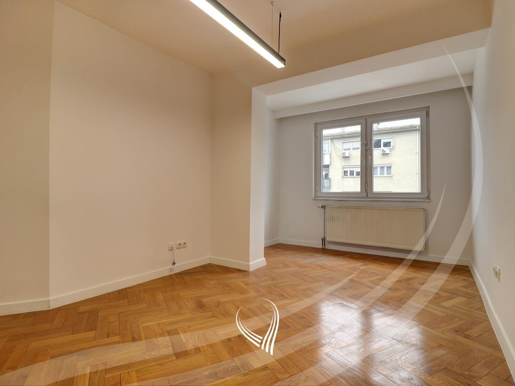 Zyre me 3 dhoma pune me qira në lagjen Ulpiana6