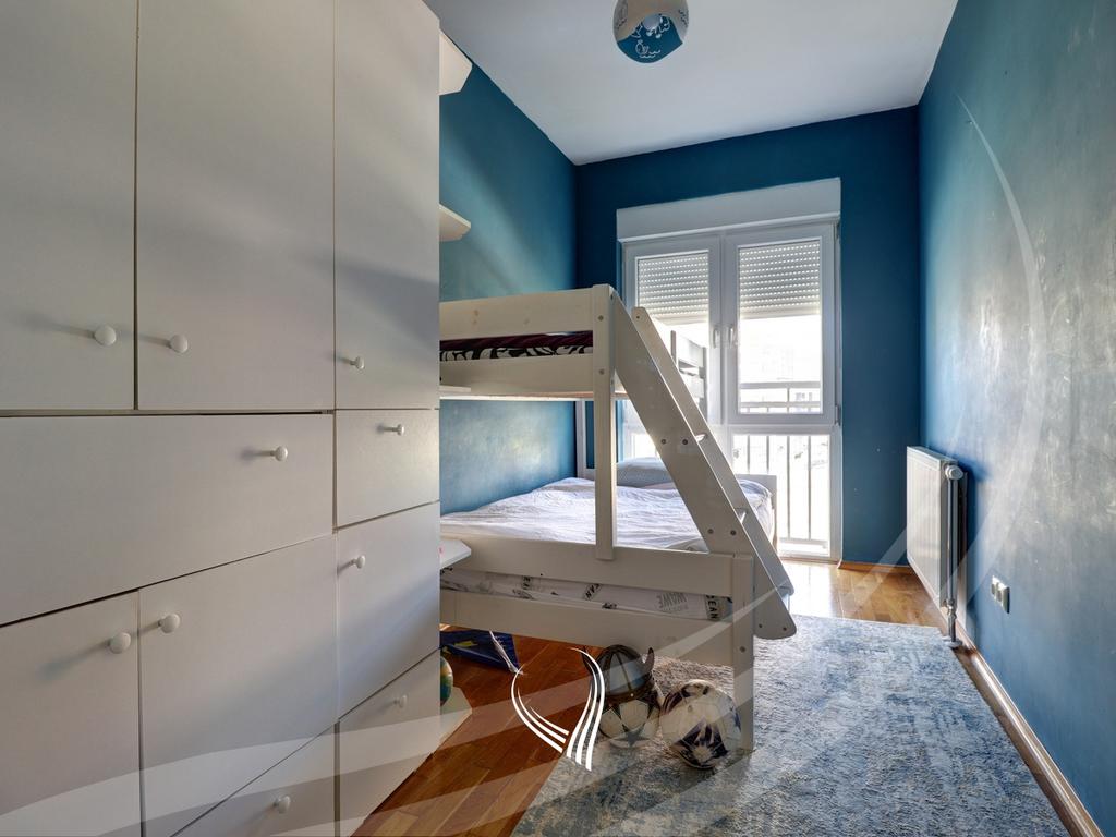 Banesë me 2 dhoma gjumi me qira në lagjen Mati 1 - Rruga C7