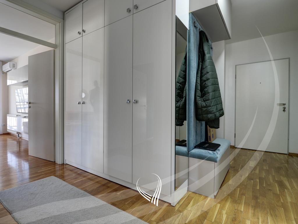 Banesë me 2 dhoma gjumi me qira në lagjen Mati 1 - Rruga C8