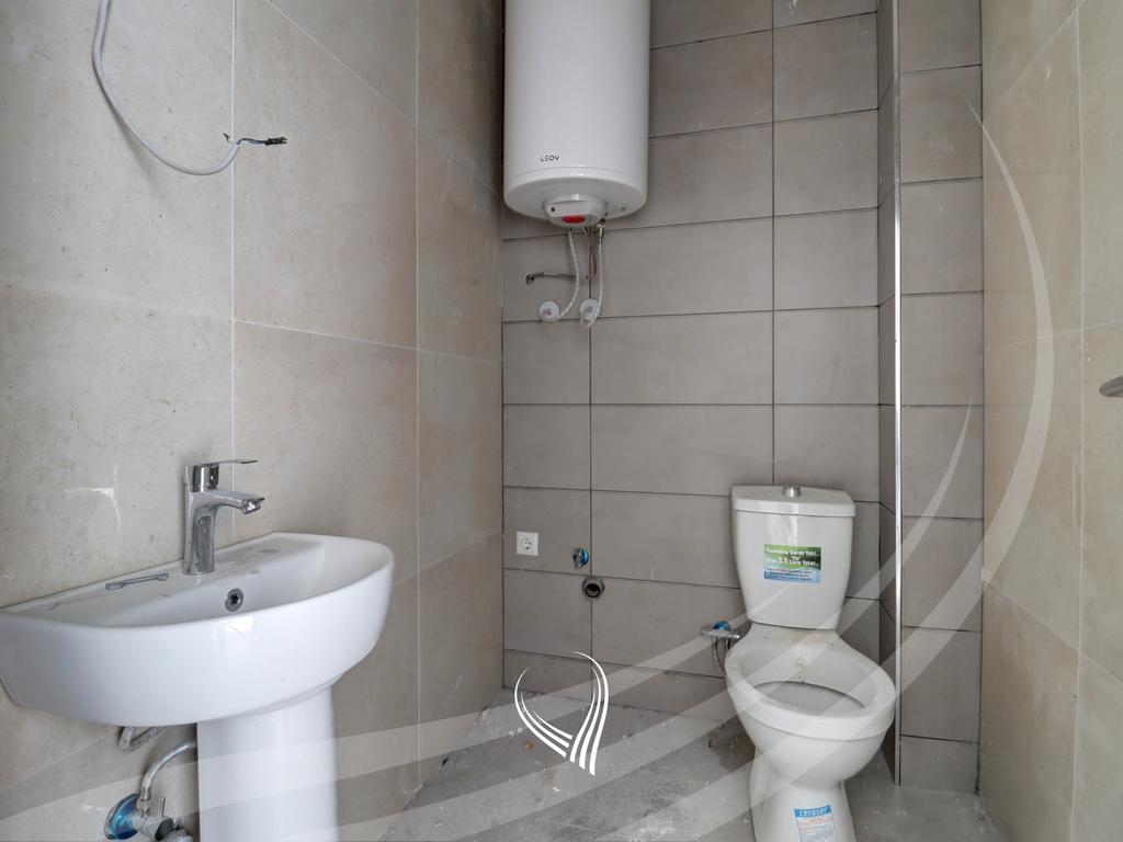 Banesë me 2 dhoma gjumi në shitje në lagjen Mati 1 – Mega Building14