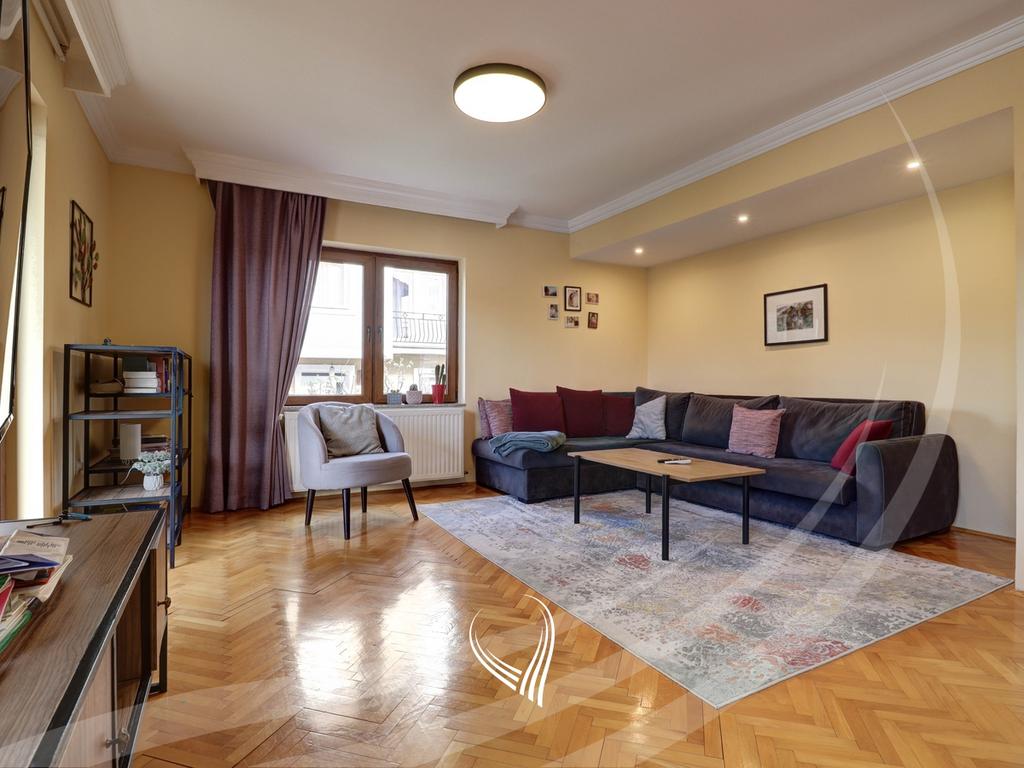 Shtëpi me 4 dhoma gjumi me qira në lagjen Sofalia1