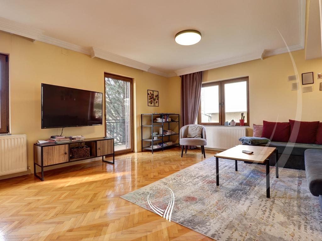 Shtëpi me 4 dhoma gjumi me qira në lagjen Sofalia