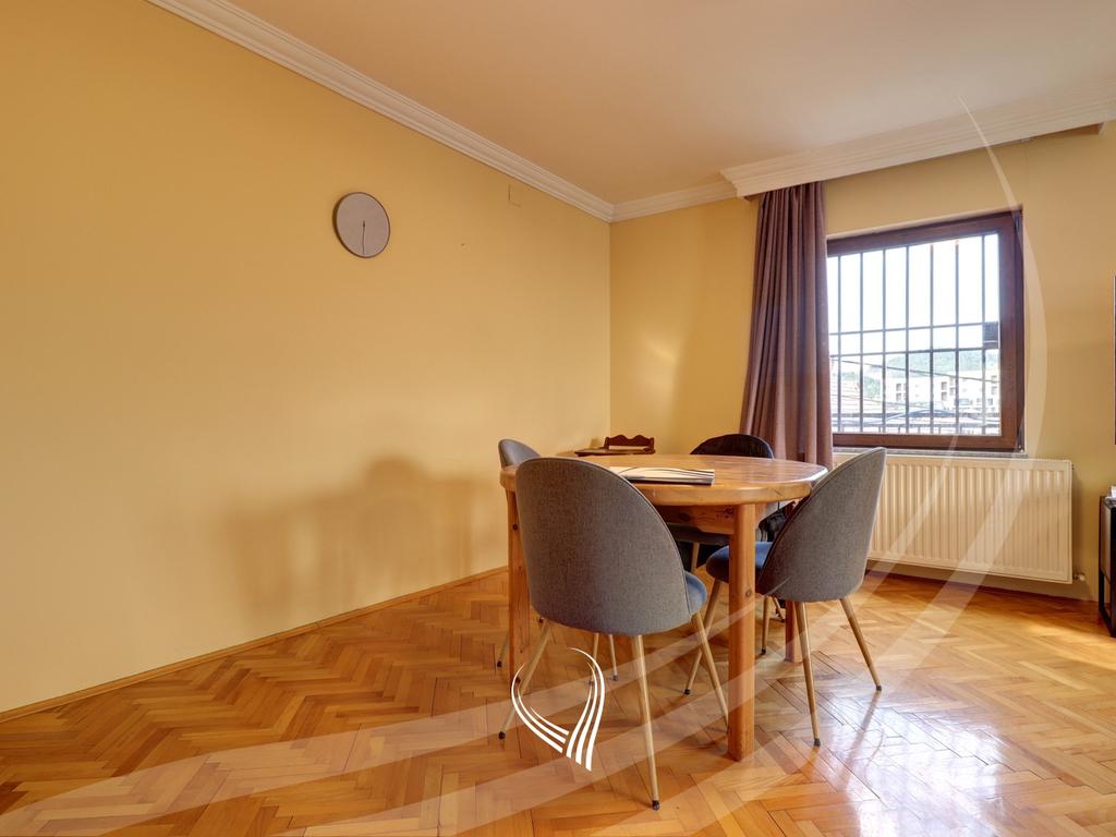 Shtëpi me 4 dhoma gjumi me qira në lagjen Sofalia2