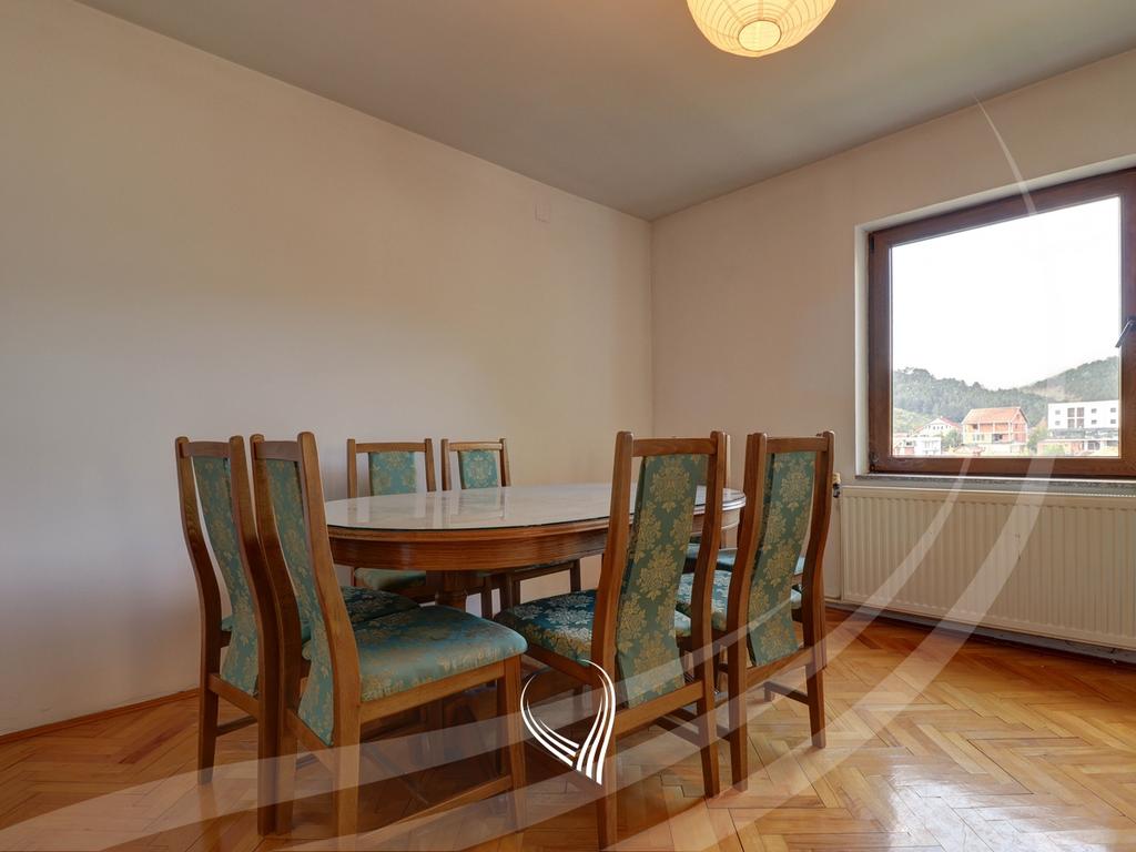 Shtëpi me 4 dhoma gjumi me qira në lagjen Sofalia6