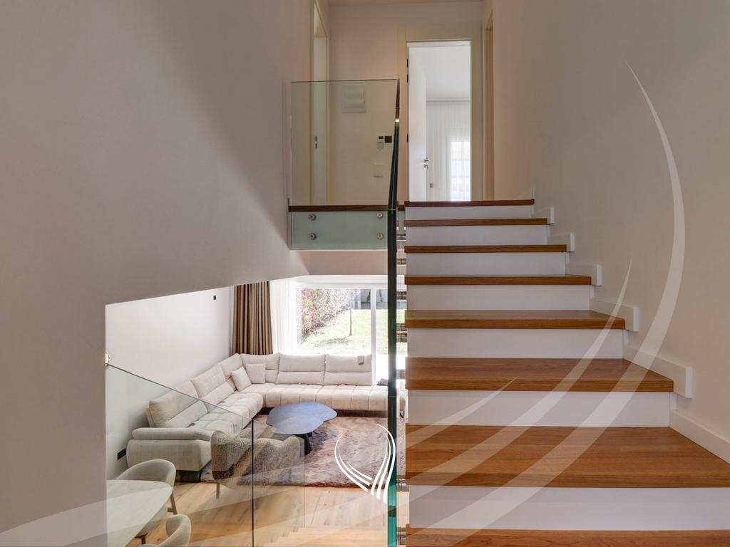 Shtëpi me 4 dhoma gjumi me qira në lagjen Marigona Hill10