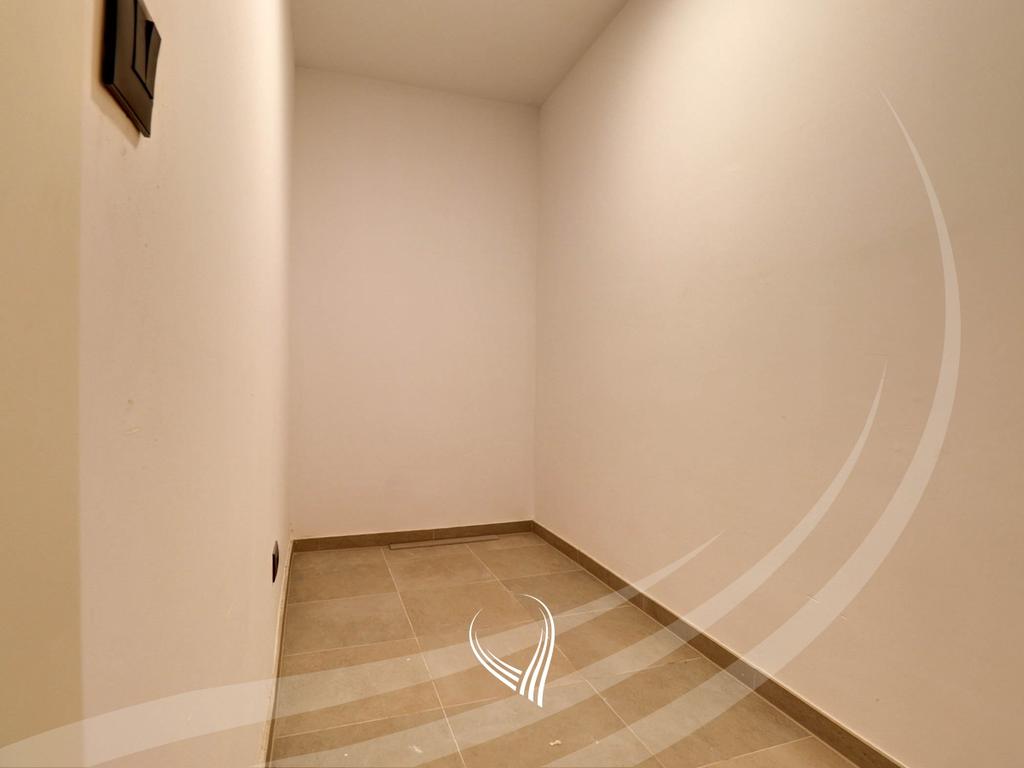 Shtëpi me 4 dhoma gjumi me qira në lagjen Marigona Hill18