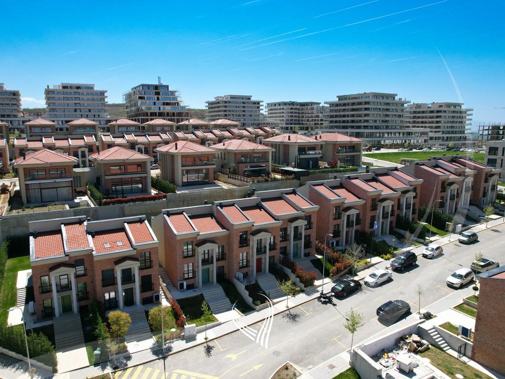 Shtëpi me 4 dhoma gjumi me qira në lagjen Marigona Hill22