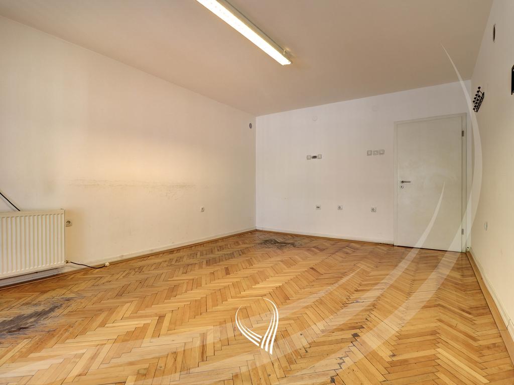 Office space with 5 rooms for rent in the Pejton neighborhood6