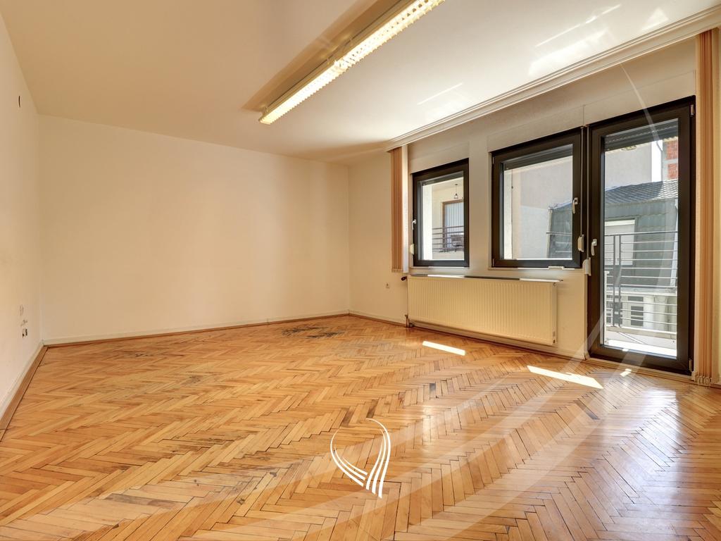 Office space with 5 rooms for rent in the Pejton neighborhood7