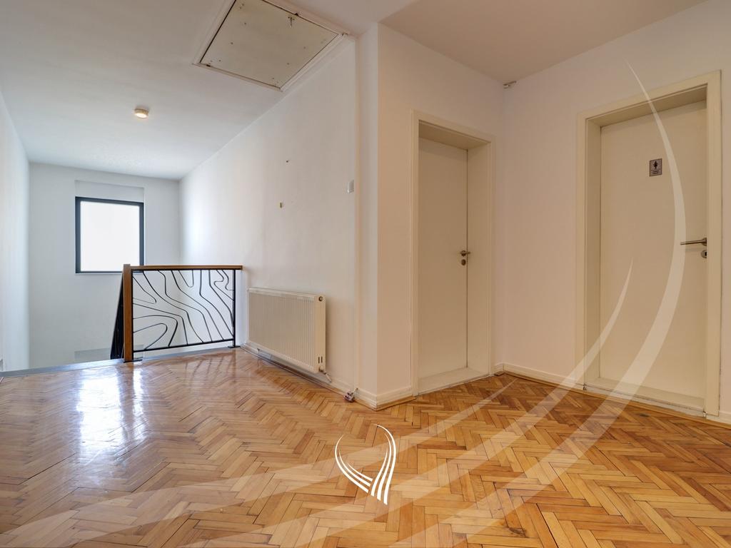 Office space with 5 rooms for rent in the Pejton neighborhood9