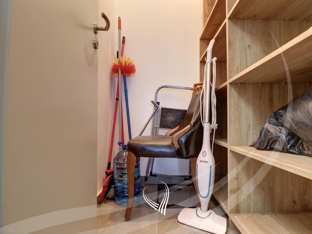 Banese me 3 dhoma gjumi në shitje në lagjen Velania12