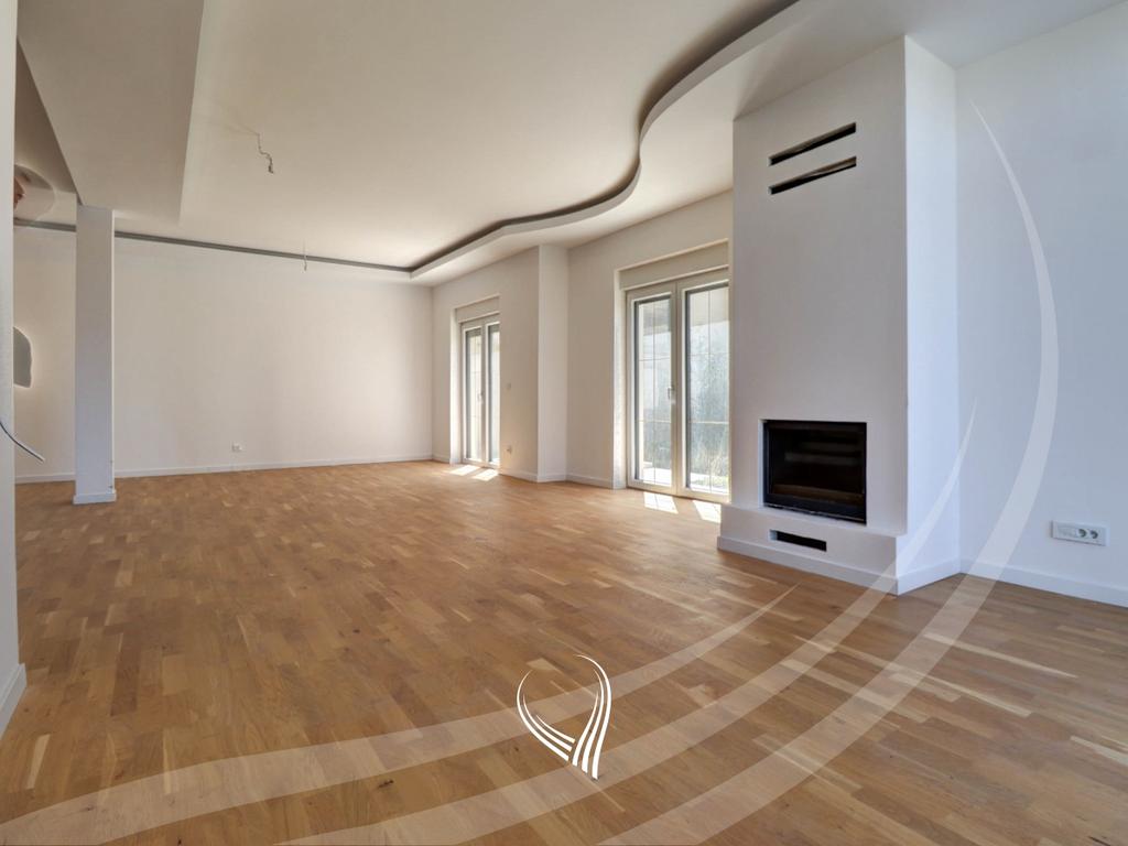 Shtëpi me 299.81m2 me qira në lagjen Royal Green Residence - Zllatar