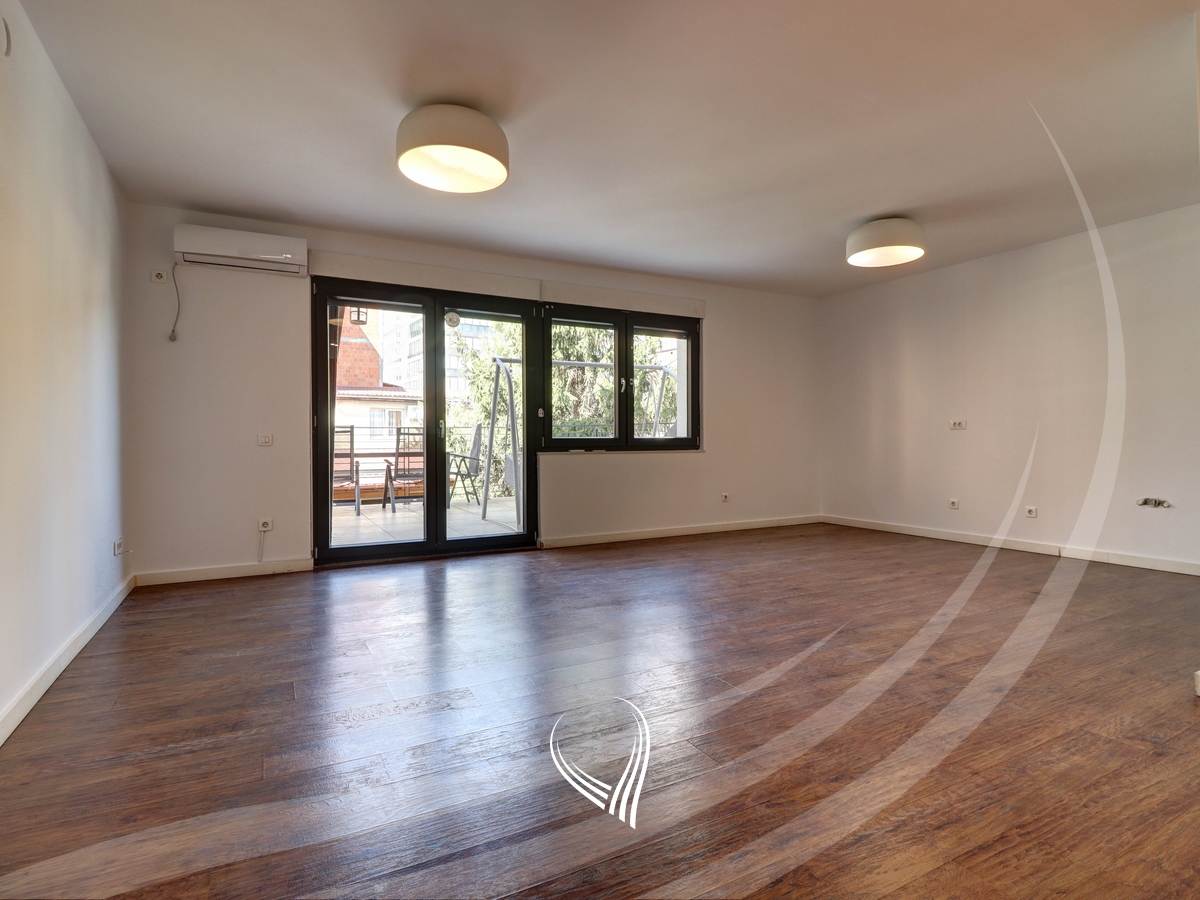 Zyre me 5 dhoma pune me qira në lagjen Pejton1