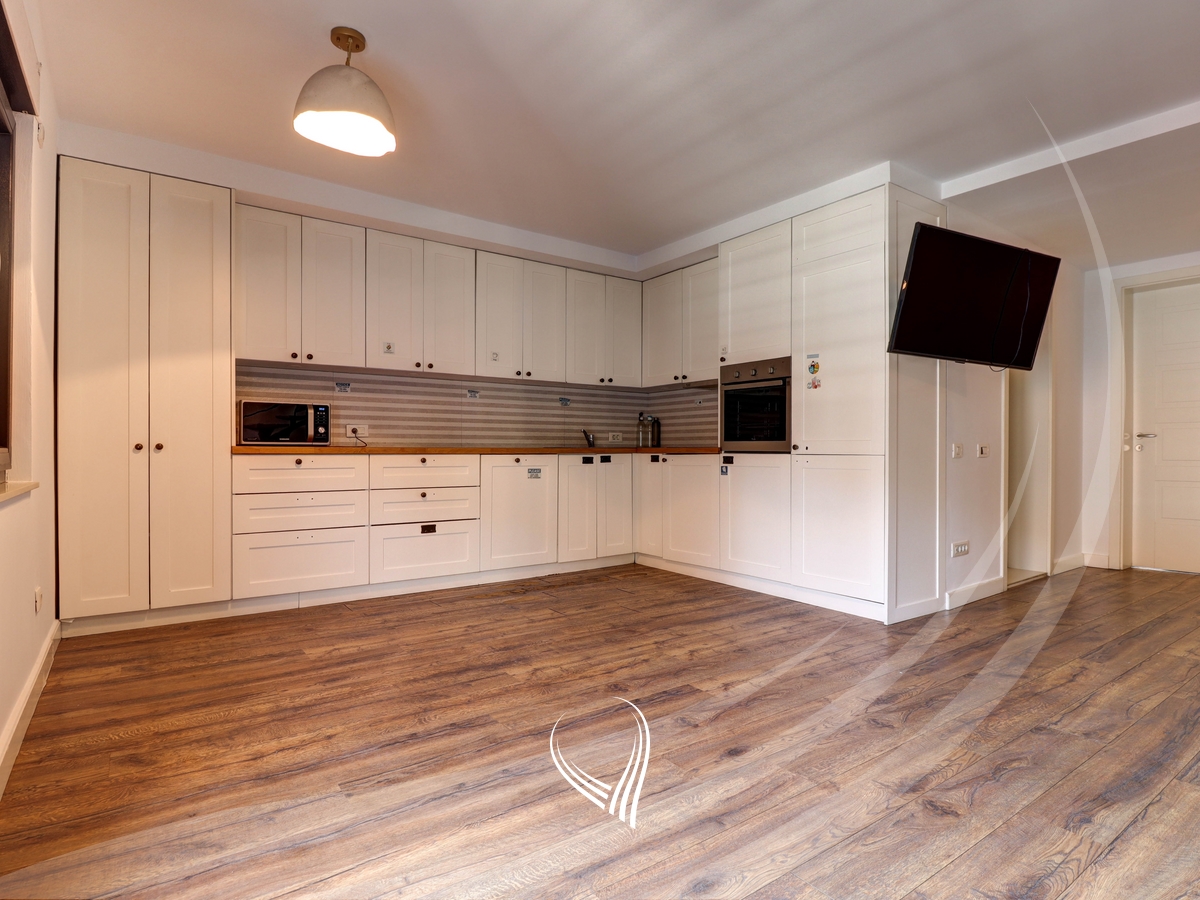 Zyre me 5 dhoma pune me qira në lagjen Pejton7